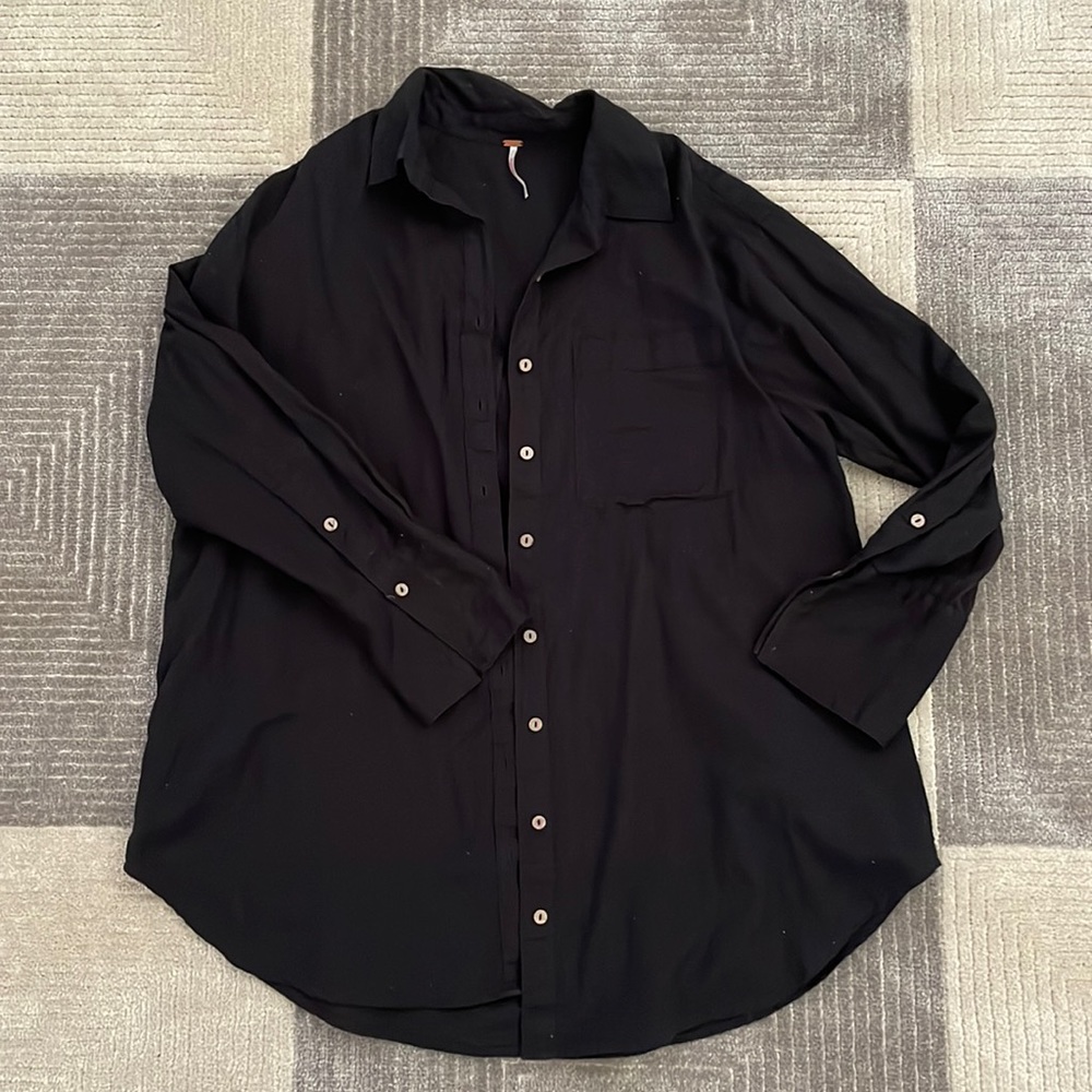 Super Cute Oversized Button Down With Matching Ti… - image 1